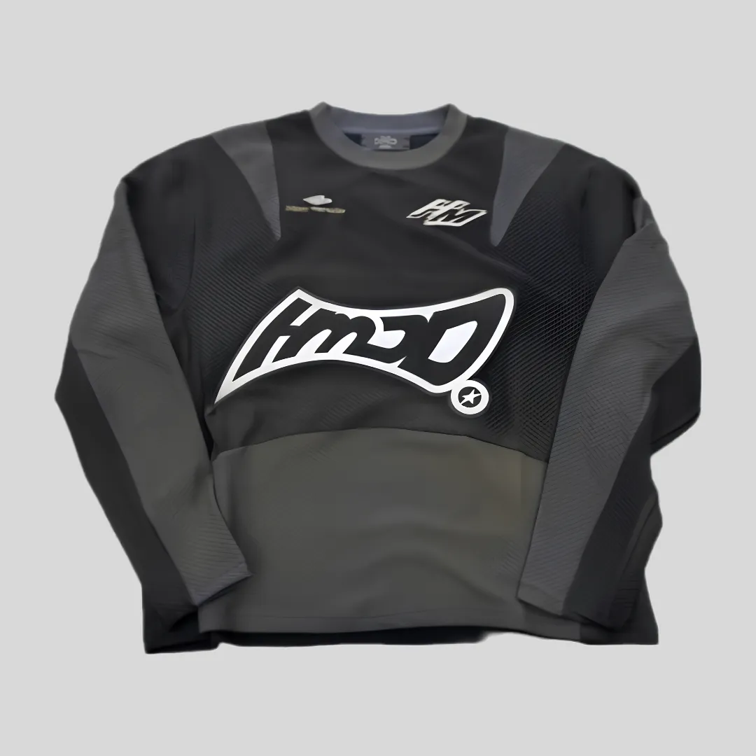 16 HMDD graphic black sweatshirt with front logo and panel details